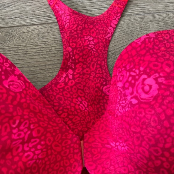 Victoria’s Secret Racerback Demi - Picture 4 of 16